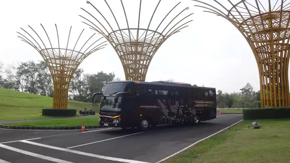 Foto - Reborn! Bus New Patriot Buatan Karoseri Morodadi Prima Malang, Bergaya Simpel dan Elegan