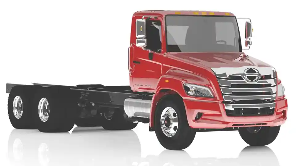 Foto - Pakai Transmisi Allison, Hino Luncurkan Truk dengan Garansi 5 Tahun Tanpa Batasan Kilometer