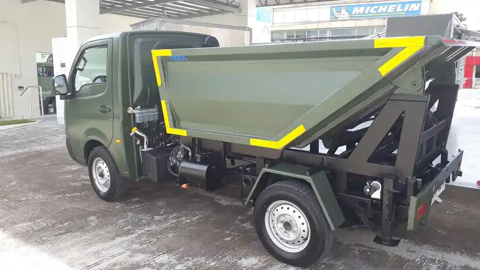 Foto - Di Cebu Filipina, Pikap Super Ace Disulap Jadi Mobil Wisata Keliling Taman Safari