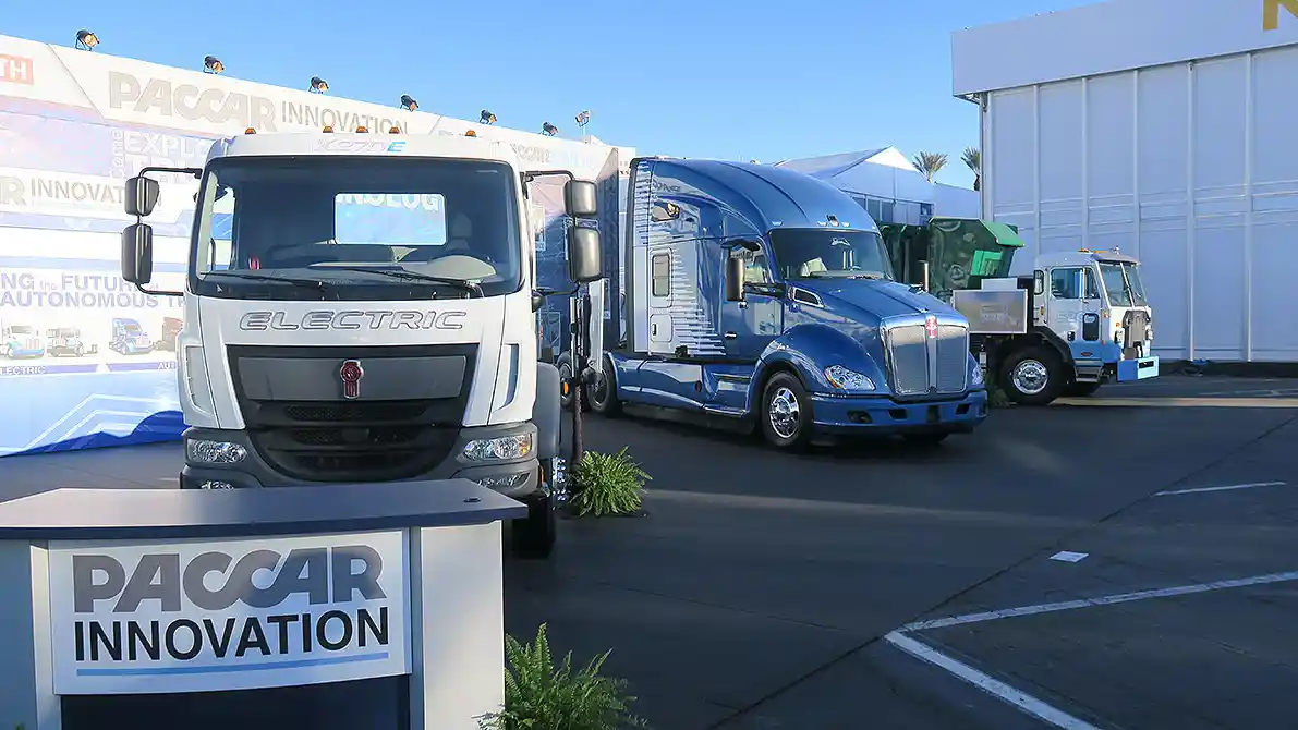 Foto - Sekali Charge Baterai, Truk Super Canggih ini Bisa Kerja Seharian