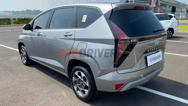 Foto - Ini Detail Kelengkapan Fitur Hyundai STARGAZER di Setiap Variannya