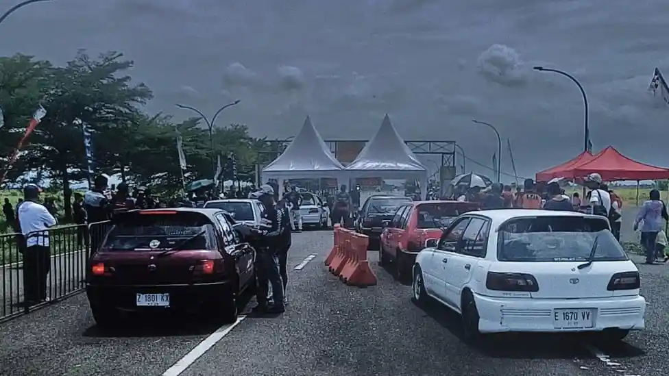 Foto - Komunitas Starlet Sukses Gelar Jambore, Peserta Sampai Ada Yang Dari Medan