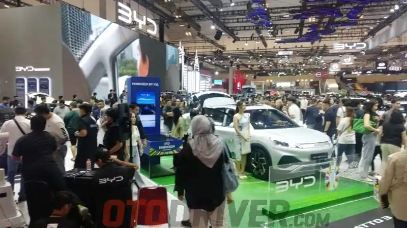 Foto - Rupiah Dijepit Dolar AS, Harga Mobil Baru Akan Melejit?