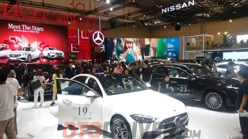 Foto - Rupiah Dijepit Dolar AS, Harga Mobil Baru Akan Melejit?