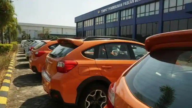 Foto - Ratusan Subaru NOS Dilelang Bea Cukai