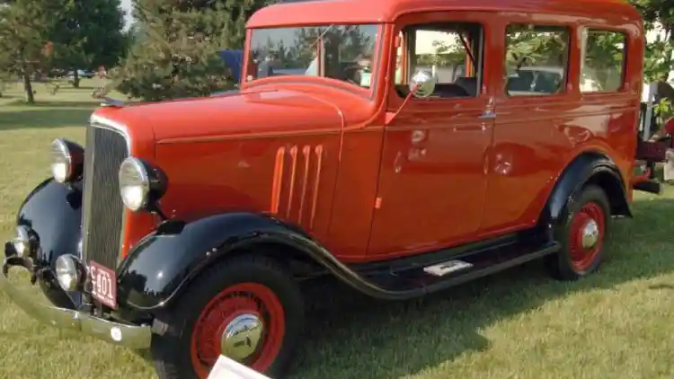 Foto - Chevrolet Suburban, Merek Mobil Tertua Yang Eksis Hingga Kini