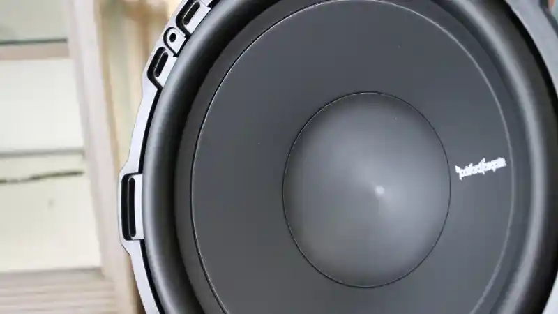 Foto - Alasan Pentingnya Subwoofer & Power Amplifier di Dalam Kabin