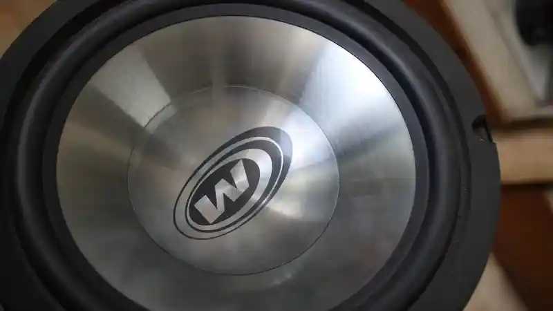 Foto - Alasan Pentingnya Subwoofer & Power Amplifier di Dalam Kabin