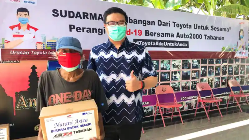 Foto - Auto2000 Sebar Sumbangan Sembako