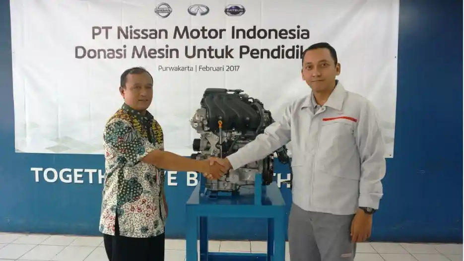Foto - Nissan Sumbang Mobil Dan Mesin Untuk Sekolahan, Murni Tanpa Pamrih
