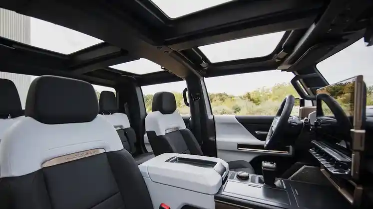 Foto - GMC Hummer, Dari SUV 'Orang Kaya' Kini Jadi Pikap Listrik Bertorsi Besar