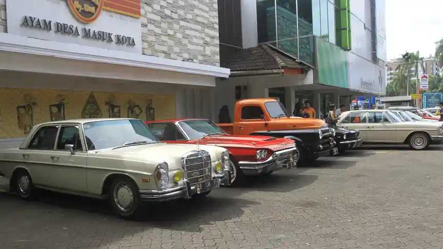 Foto - Usia Mobil Dibatasi? Ini Pendapat Dedengkot Kolektor Mobil Kuno
