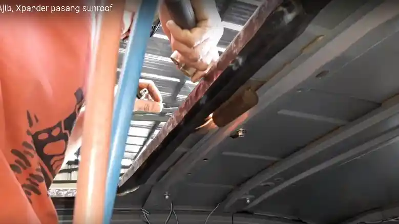 Foto - VIDEO: Xpander Ini Jebol Atap dan Habisi RP 12 Juta Demi Sunroof