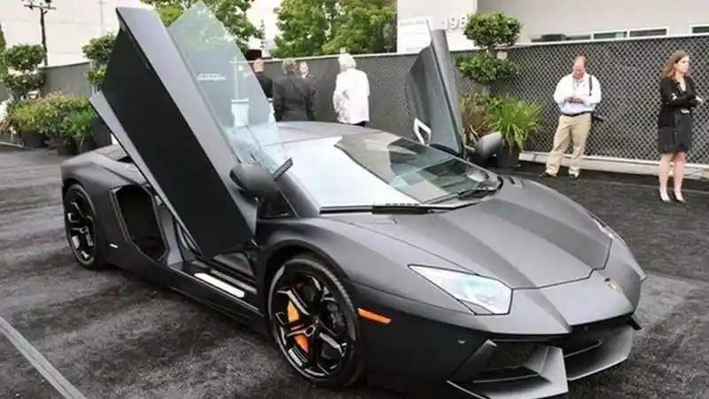 Foto - Kobe Bryant dan 5 Supercar Miliknya