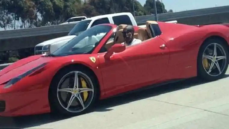 Foto - Kobe Bryant dan 5 Supercar Miliknya