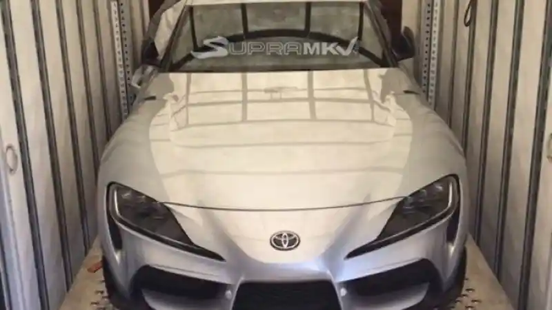 Foto - Pasang Headset! Ini Suara Mesin 3.000 CC Supra Model Baru