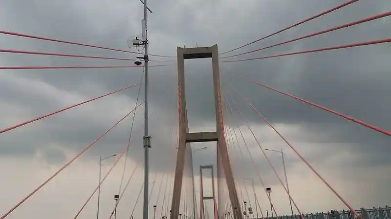 Foto - 9 Tahun Jadi Tol, Akhirnya Jembatan Suramadu Gratis Dilintasi