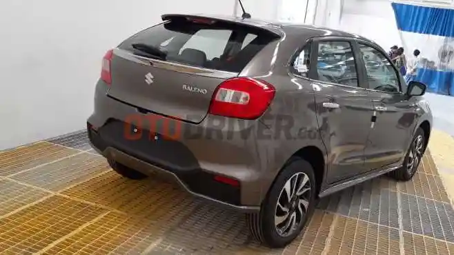 Foto - Stok Penghabisan, Suzuki Baleno Hatchback Diskon Rp 24 Juta