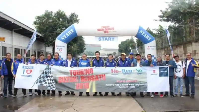 Foto - Ratusan Karyawan Suzuki Indonesia Bersatu Dalam Komunitas Mobil