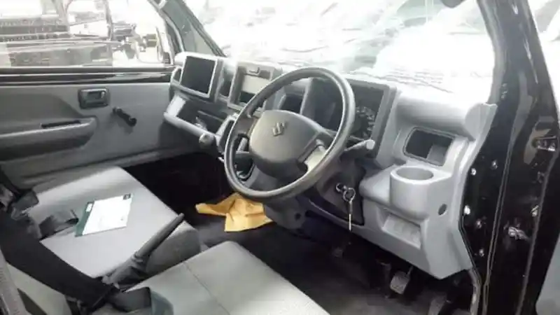 Foto - Wujud Utuh Suzuki Carry Pick Up Generasi Terbaru