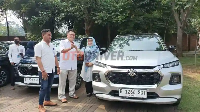 Foto - Siap Mengaspal di Jalan, Suzuki Grand Vitara Resmi Diserahkan ke Konsumen 