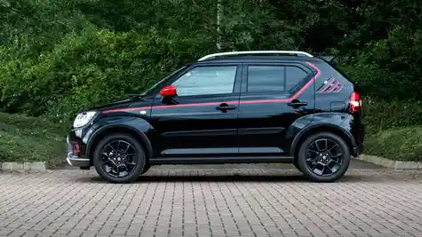 Foto - Mobil Warna Hitam Dilarang Beredar di Negara ini