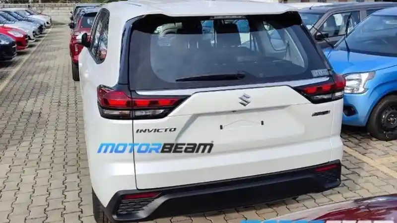 Foto - Suzuki Invicto Menjadi Versi 'Murah' Dari Innova HyCross