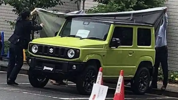 Foto - SPY SHOT: Suzuki Jimny Generasi Terbaru Tampak Jelas Bagian Depannya