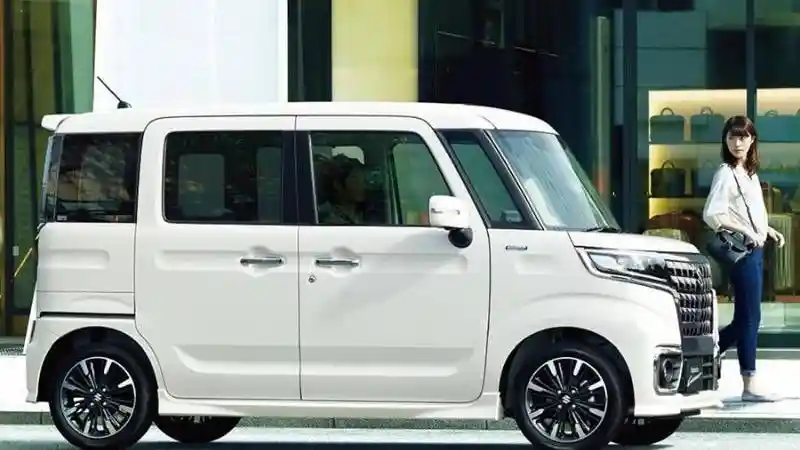 Foto - Suzuki Luncurkan Mobil Mungil Berpenampilan Mirip Alphard