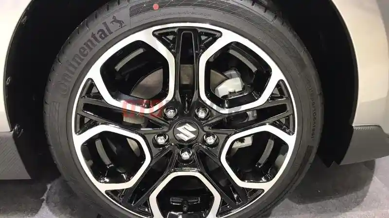 Foto - Melihat Langsung Suzuki Swift Sport 2019