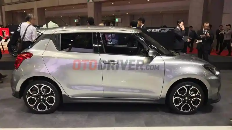 Foto - Melihat Langsung Suzuki Swift Sport 2019