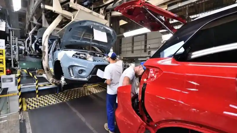 Foto - Mitsubishi dan Suzuki Mulai Hentikan Produksi Mesin Diesel