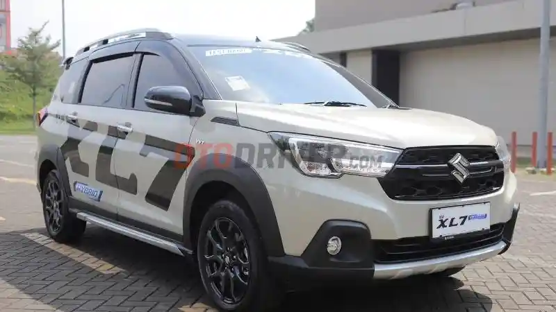 Foto - Suzuki Tawarkan Cashback Rp 4 Juta, Untuk Pembelian XL7 Hybrid di Tangerang Selatan