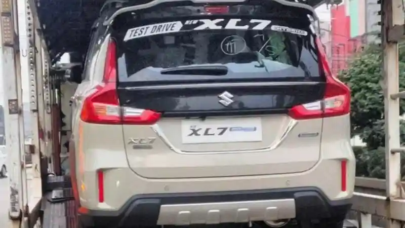 Foto - Belum Resmi Meluncur, Suzuki XL7 Facelift Sudah Berkeliaran di Jalan?