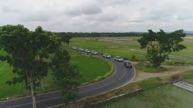 Foto - FIRST DRIVE: Suzuki XL7 Hybrid