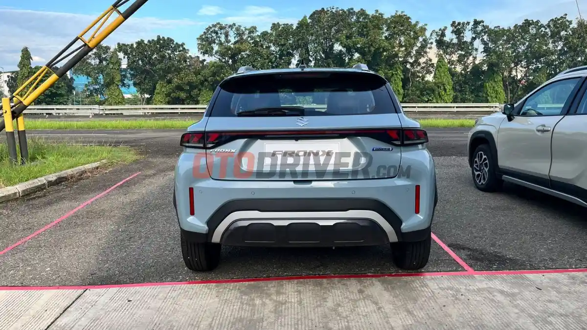Foto - Ini Alasan Suzuki Fronx Tidak Mencantumkan Emblem GL, GX dan SGX Di Bodi Mobil