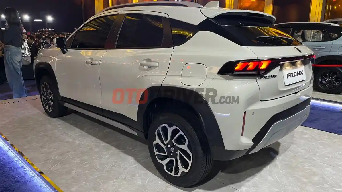 Foto - Target Penjualan Suzuki Fronx Lebih Tinggi Dari Toyota Raize, Ini Detailnya