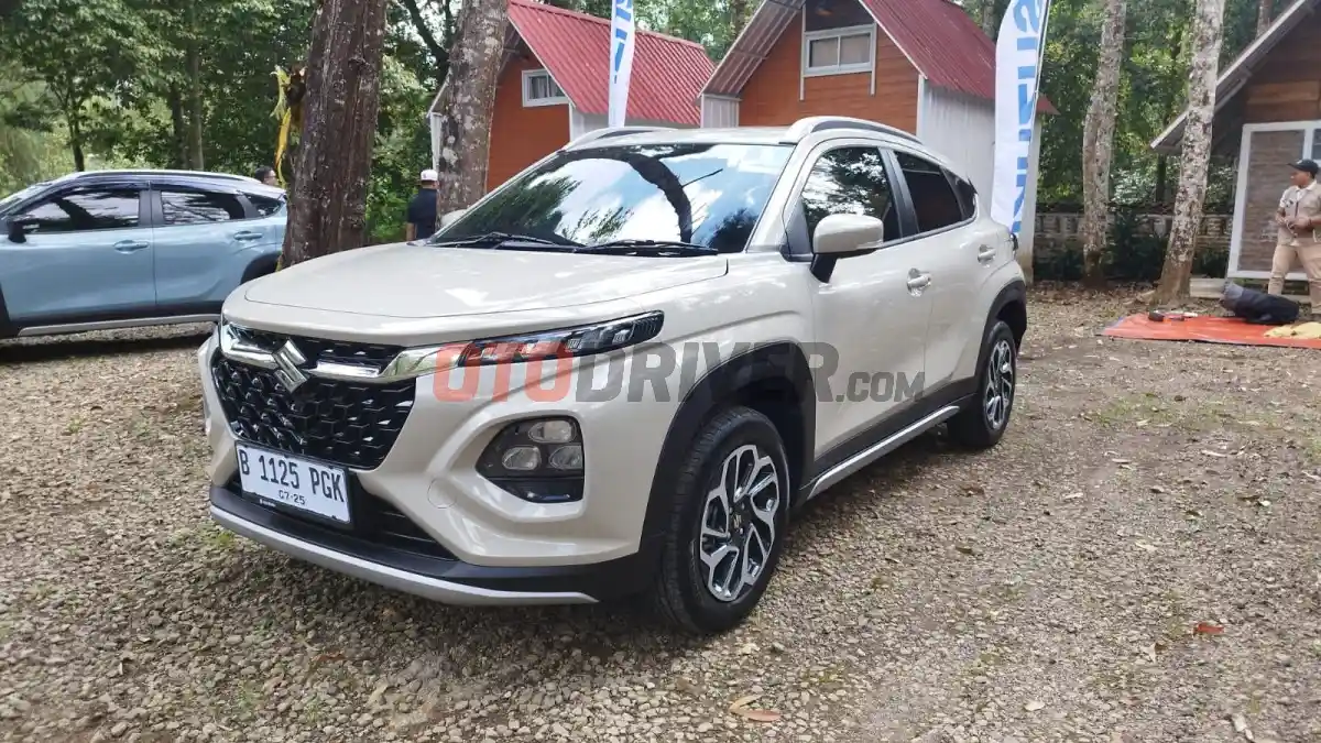 Foto - Perbandingan Suzuki Fronx VS Daihatsu Rocky e-Smart, Mana Lebih Baik?