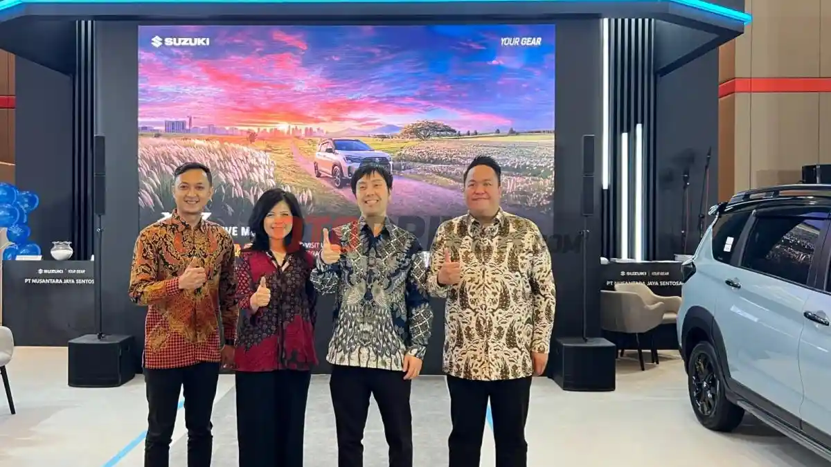 Foto - Suzuki Bawa Tiga Model Hybrid di Bandung dan 10 Konsumen Dapat Suzuki Burgman Street 125 EX