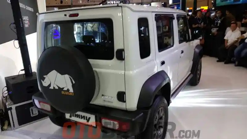 Foto - Jimny 5-door White Rhino Terfavorit, Suzuki Cetak 1.500 Lebih SPK di GJAW 2024