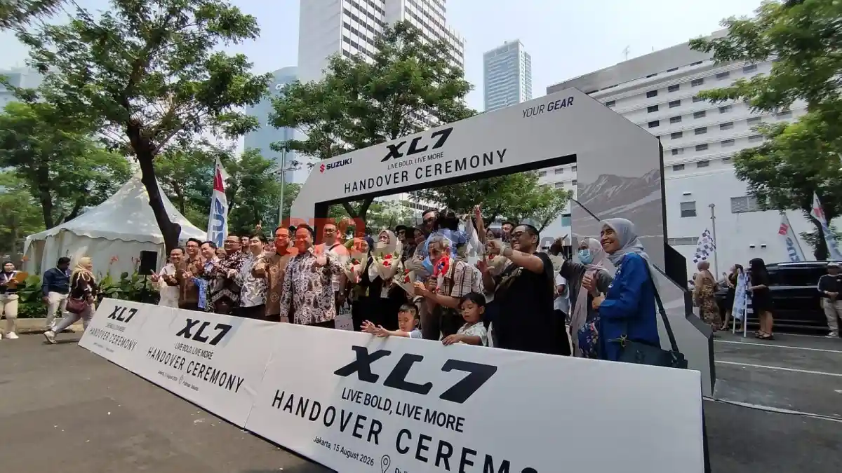 Foto - Versi Penyegaran Ketiga Suzuki XL7 Diserahkan ke Konsumen. 16 Hari Raih SPK 1.300 Unit