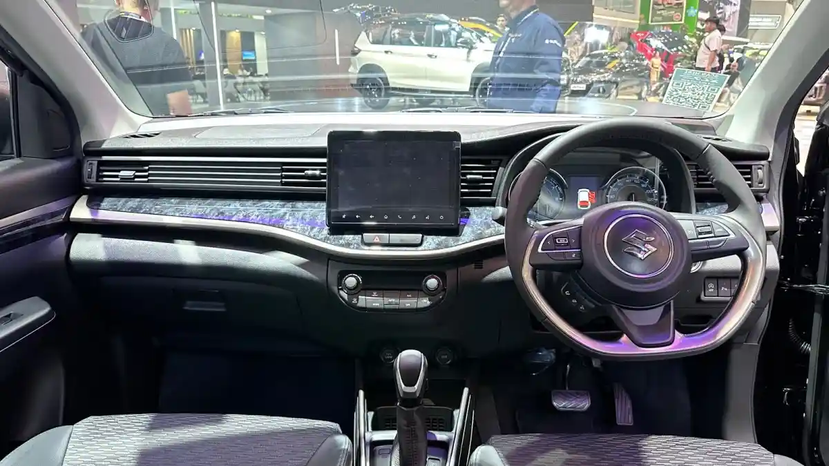Foto - Suzuki XL7 Versi Terbaru, Mobil Keluarga Indonesia Dengan Kabin Yang Luas