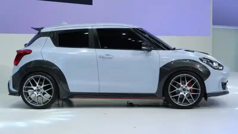 Foto - Varian Paling Sporty Suzuki Swift Meluncur Di Thailand