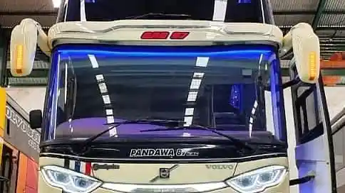 Foto - Bus Pariwisata Mewah Pandawa 87 Bersasis Volvo B11R Akhirnya Meluncur dari Adi Putro