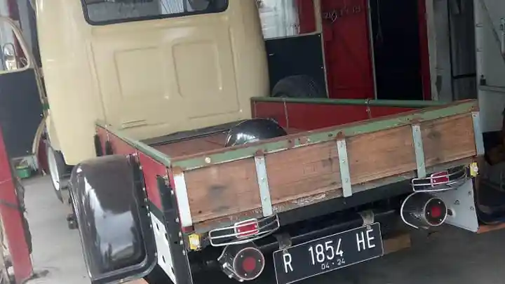 Foto - Viral Truk Mercy Bagong Dimodifikasi Pakai Mesin Kijang Kotak, Tampilannya Nampol