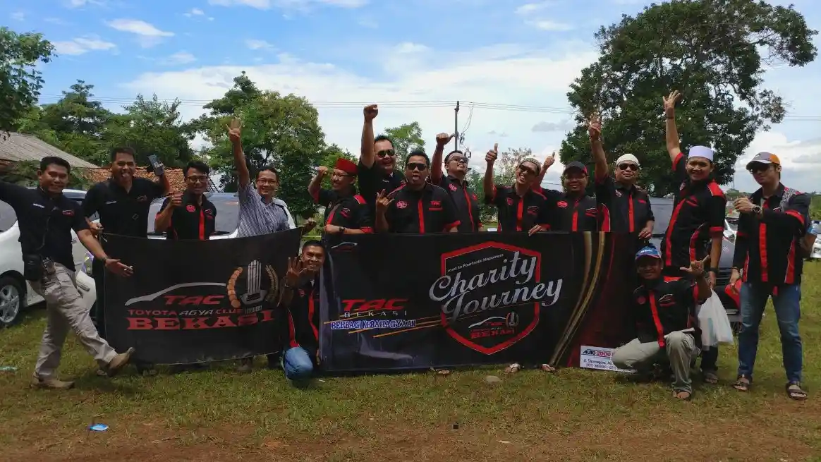 Berita - Toyota Agya Club Chapter Bekasi Laksanakan Kegiatan Mulia