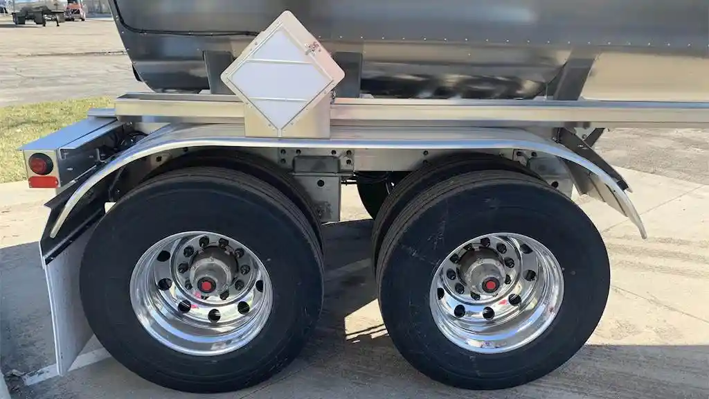 Berita - Alasan Pelek Aluminium Populer Di Truk Pengangkut BBM