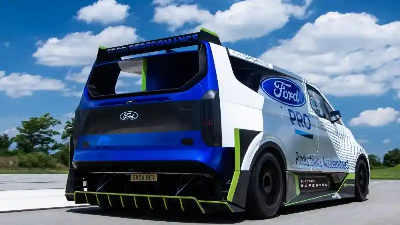 Foto - Ford Pro Electric SuperVan, Mobil Listrik Bertenaga 2000 HP