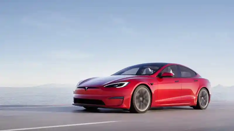 Berita - Diretas, Tesla Model S Lampaui Kecepatan Normal