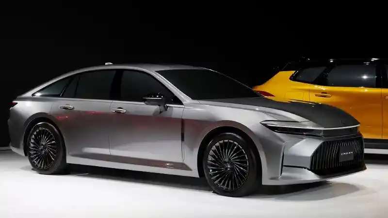 Foto - Toyota Crown EV Bakal Hadir, Jarak Tempuhnya Bakal Tembus 1.353 km!